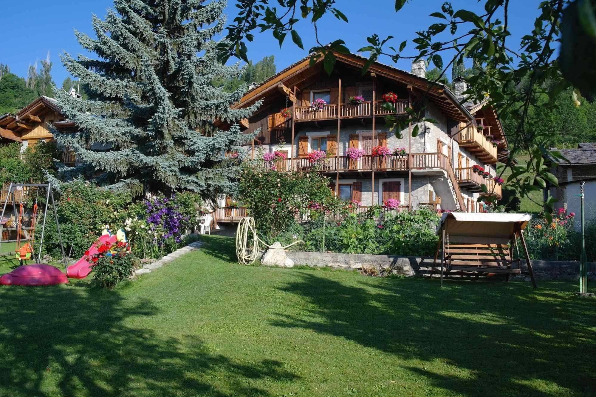 Le Vieux Noyer - Appartamenti Al Verde Villaggio Di Rumiod Saint-Pierre Exterior foto